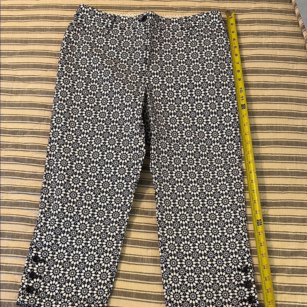 Talbots women’s blue& white Patterned cropped Pants